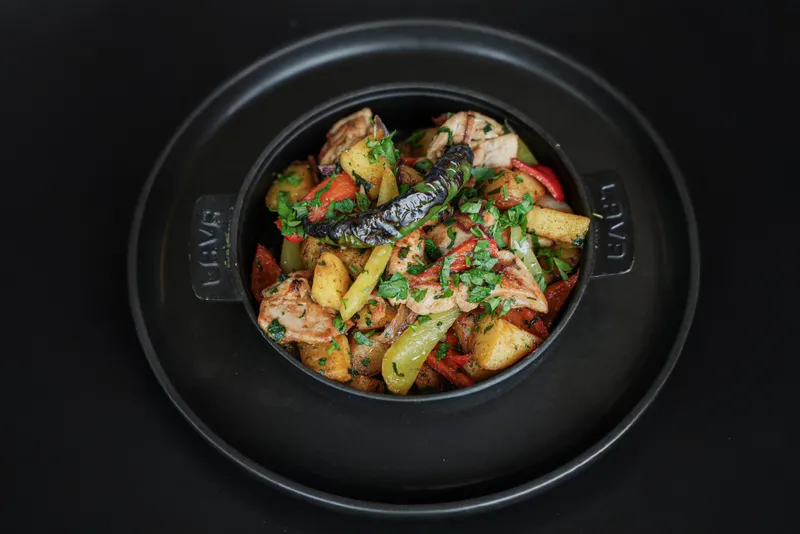 Camp meal with chicken and potatoes for full-board kickboxing athletes